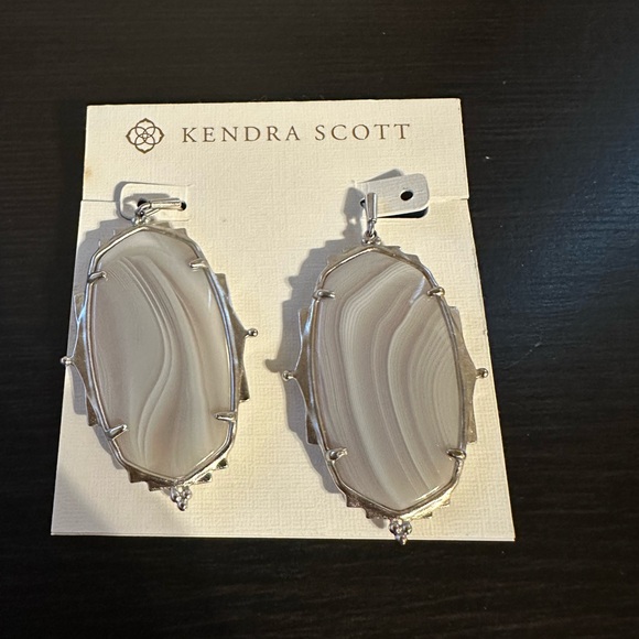 Kendra Scott Jewelry - EUC Kendra Scott Baroque Ella Silver Earrings in Beautiful Gray Banded Agate